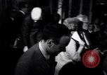 Immagine di Whisky a Go Go night club scene West Hollywood California USA, 1965, secondo 8 filmato di repertorio 65675026618