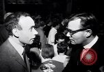 Immagine di Whisky a Go Go night club scene West Hollywood California USA, 1965, secondo 17 filmato di repertorio 65675026618