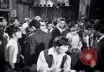 Immagine di Whisky a Go Go night club scene West Hollywood California USA, 1965, secondo 26 filmato di repertorio 65675026618