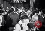 Immagine di Whisky a Go Go night club scene West Hollywood California USA, 1965, secondo 27 filmato di repertorio 65675026618