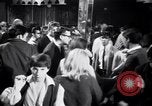 Immagine di Whisky a Go Go night club scene West Hollywood California USA, 1965, secondo 29 filmato di repertorio 65675026618