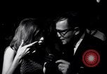 Immagine di Whisky a Go Go night club scene West Hollywood California USA, 1965, secondo 38 filmato di repertorio 65675026618