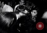 Immagine di Whisky a Go Go night club scene West Hollywood California USA, 1965, secondo 54 filmato di repertorio 65675026618