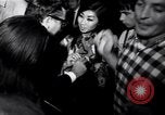 Immagine di Whisky a Go Go night club scene West Hollywood California USA, 1965, secondo 57 filmato di repertorio 65675026618