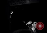 Immagine di Whisky a Go Go night club scene West Hollywood California USA, 1965, secondo 59 filmato di repertorio 65675026618