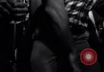 Immagine di Anni sessanta Whisky a Go Go night club scene West Hollywood California USA, 1965, secondo 8 filmato di repertorio 65675026619