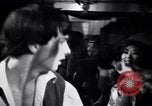 Immagine di Anni sessanta Whisky a Go Go night club scene West Hollywood California USA, 1965, secondo 33 filmato di repertorio 65675026619