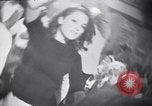 Immagine di Anni sessanta Whisky a Go Go night club scene West Hollywood California USA, 1965, secondo 48 filmato di repertorio 65675026619