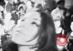 Immagine di Anni sessanta Whisky a Go Go night club scene West Hollywood California USA, 1965, secondo 60 filmato di repertorio 65675026619