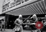 Immagine di Prima mondiale del film Il Signore della Guerra Detroit Michigan, 1965, secondo 12 filmato di repertorio 65675026620