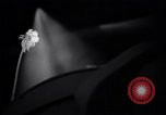 Immagine di Lana Turner a premiere di Madame X Los Angeles California USA, 1966, secondo 18 filmato di repertorio 65675026621