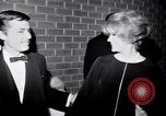 Immagine di Madame X premier Los Angeles California USA, 1966, secondo 4 filmato di repertorio 65675026622