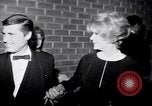 Immagine di Madame X premier Los Angeles California USA, 1966, secondo 5 filmato di repertorio 65675026622