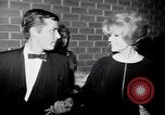 Immagine di Madame X premier Los Angeles California USA, 1966, secondo 6 filmato di repertorio 65675026622