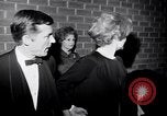 Immagine di Madame X premier Los Angeles California USA, 1966, secondo 7 filmato di repertorio 65675026622