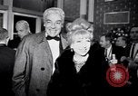 Immagine di Madame X premier Los Angeles California USA, 1966, secondo 14 filmato di repertorio 65675026622