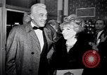 Immagine di Madame X premier Los Angeles California USA, 1966, secondo 17 filmato di repertorio 65675026622