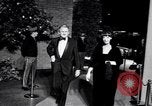Immagine di Madame X premier Los Angeles California USA, 1966, secondo 18 filmato di repertorio 65675026622