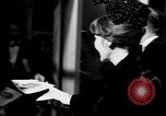 Immagine di Madame X premier Los Angeles California USA, 1966, secondo 21 filmato di repertorio 65675026622