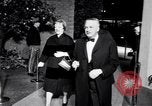 Immagine di Madame X premier Los Angeles California USA, 1966, secondo 26 filmato di repertorio 65675026622