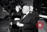 Immagine di Madame X premier Los Angeles California USA, 1966, secondo 27 filmato di repertorio 65675026622