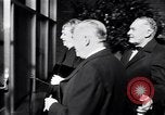 Immagine di Madame X premier Los Angeles California USA, 1966, secondo 28 filmato di repertorio 65675026622