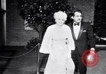 Immagine di Madame X premier Los Angeles California USA, 1966, secondo 35 filmato di repertorio 65675026622