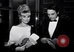 Immagine di Madame X premier Los Angeles California USA, 1966, secondo 48 filmato di repertorio 65675026622
