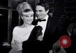Immagine di Madame X premier Los Angeles California USA, 1966, secondo 53 filmato di repertorio 65675026622