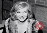 Immagine di Madame X premier al direttore's Guild Theatre Los Angeles California USA, 1966, secondo 29 filmato di repertorio 65675026624