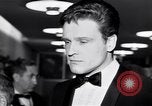Immagine di Madame X premier al direttore's Guild Theatre Los Angeles California USA, 1966, secondo 32 filmato di repertorio 65675026624