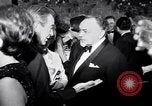 Immagine di Madame X premier al direttore's Guild Theatre Los Angeles California USA, 1966, secondo 42 filmato di repertorio 65675026624