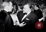 Immagine di Madame X premier al direttore's Guild Theatre Los Angeles California USA, 1966, secondo 44 filmato di repertorio 65675026624