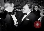 Immagine di Madame X premier al direttore's Guild Theatre Los Angeles California USA, 1966, secondo 46 filmato di repertorio 65675026624