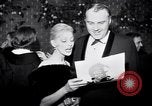 Immagine di Madame X premier al direttore's Guild Theatre Los Angeles California USA, 1966, secondo 47 filmato di repertorio 65675026624