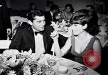 Immagine di Madame X premier al direttore's Guild Theatre Los Angeles California USA, 1966, secondo 54 filmato di repertorio 65675026624