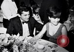 Immagine di Madame X premier al direttore's Guild Theatre Los Angeles California USA, 1966, secondo 58 filmato di repertorio 65675026624