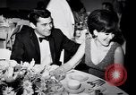 Immagine di Madame X premier al direttore's Guild Theatre Los Angeles California USA, 1966, secondo 59 filmato di repertorio 65675026624