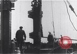 Standbild Bau des Empire State Building New York City USA, 1930, aus Sekunde 15 historischem Filmmaterial Videoclip 65675026647