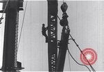 Standbild Bau des Empire State Building New York City USA, 1930, aus Sekunde 29 historischem Filmmaterial Videoclip 65675026647
