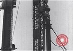 Standbild Bau des Empire State Building New York City USA, 1930, aus Sekunde 44 historischem Filmmaterial Videoclip 65675026647