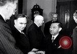 Image Des diplomates japonais se rendent aux États-Unis en 1952 United States USA, 1952, de la seconde 24 séquences d'archives historiques vidéo 65675026683