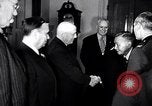 Image Des diplomates japonais se rendent aux États-Unis en 1952 United States USA, 1952, de la seconde 27 séquences d'archives historiques vidéo 65675026683