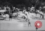 Standbild Joe Cabell Makaha Beach Hawaii USA, 1964, aus Sekunde 10 historischem Filmmaterial Videoclip 65675026689