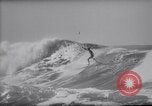 Standbild Joe Cabell Makaha Beach Hawaii USA, 1964, aus Sekunde 17 historischem Filmmaterial Videoclip 65675026689