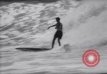 Standbild Joe Cabell Makaha Beach Hawaii USA, 1964, aus Sekunde 27 historischem Filmmaterial Videoclip 65675026689
