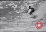 Standbild Joe Cabell Makaha Beach Hawaii USA, 1964, aus Sekunde 28 historischem Filmmaterial Videoclip 65675026689
