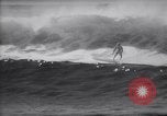 Standbild Joe Cabell Makaha Beach Hawaii USA, 1964, aus Sekunde 40 historischem Filmmaterial Videoclip 65675026689