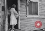 Standbild Operation Head Start Lehrer besucht eine Familie United States USA, 1966, aus Sekunde 29 historischem Filmmaterial Videoclip 65675026699