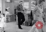 Standbild Operation Head Start Lehrer besucht eine Familie United States USA, 1966, aus Sekunde 40 historischem Filmmaterial Videoclip 65675026699